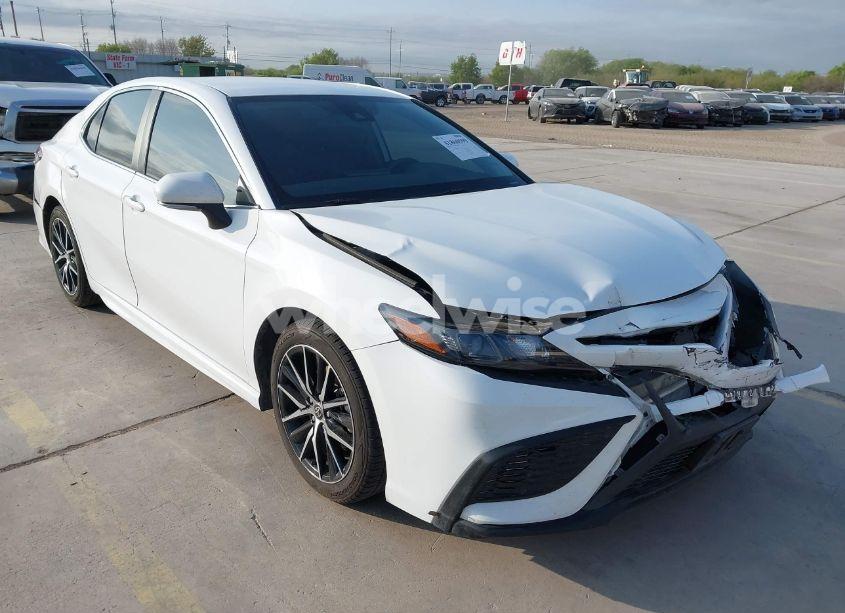 2022 Toyota Camry SE (VIN 4T1G11AK7NU640669) main photo