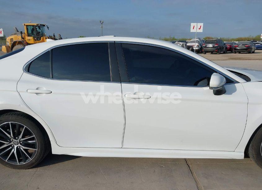 Photo 14 of 2022 Toyota Camry SE (VIN 4T1G11AK7NU640669)