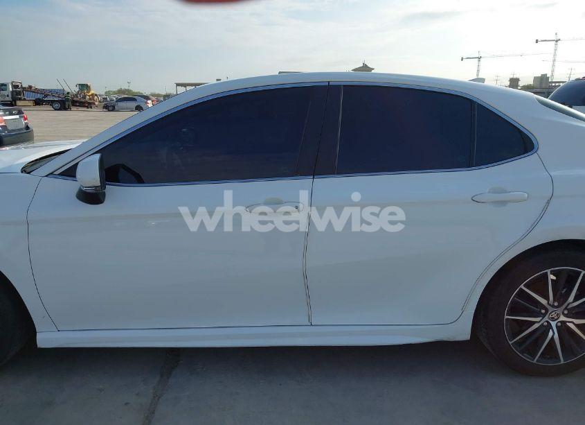 Photo 15 of 2022 Toyota Camry SE (VIN 4T1G11AK7NU640669)