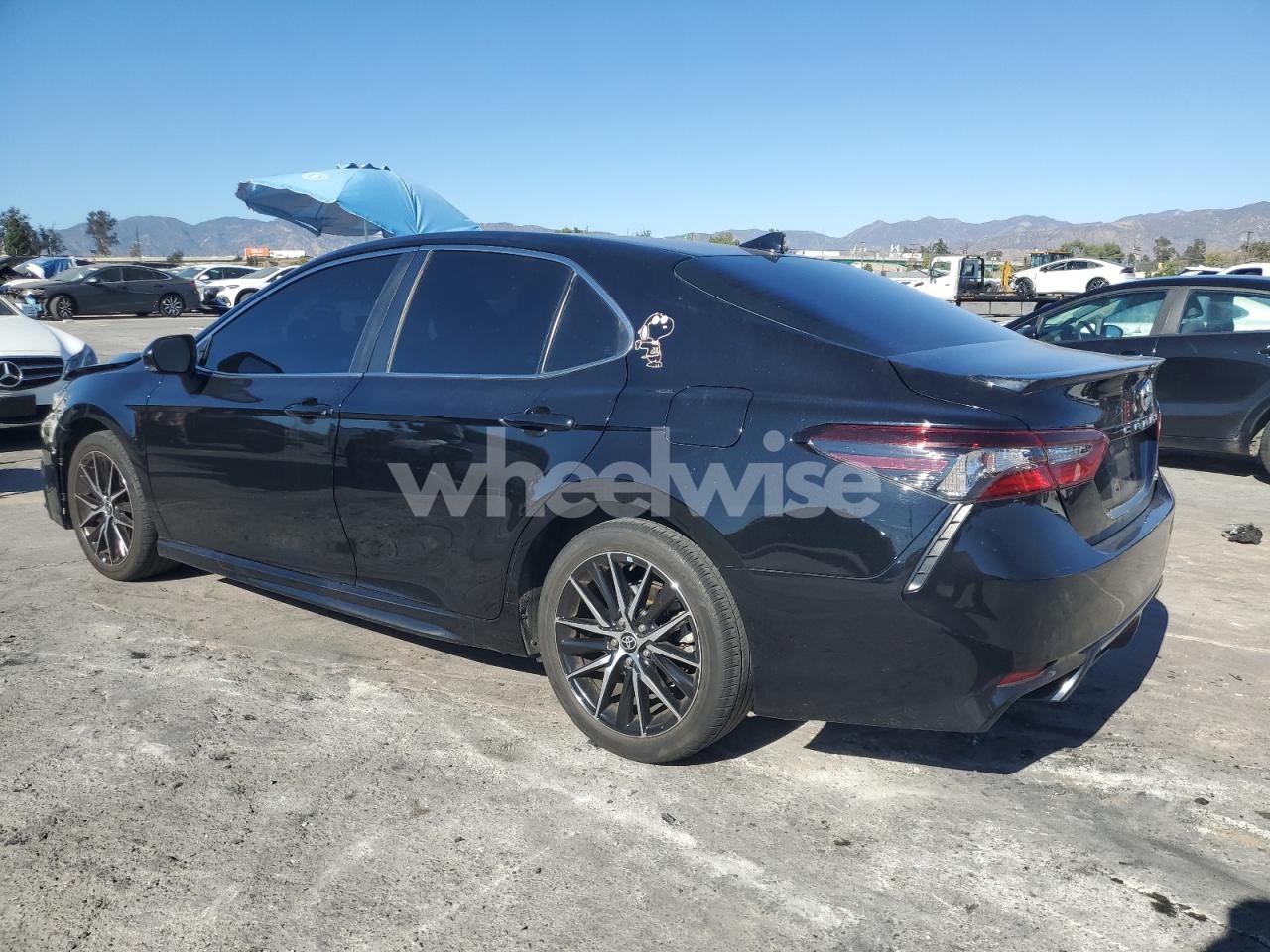 Photo 2 of 2022 TOYOTA CAMRY SE (VIN 4T1G11AK7NU690777)