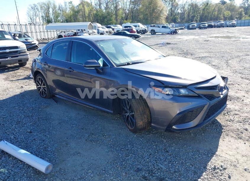 2022 Toyota Camry SE (VIN 4T1G11AK7NU696790) main photo