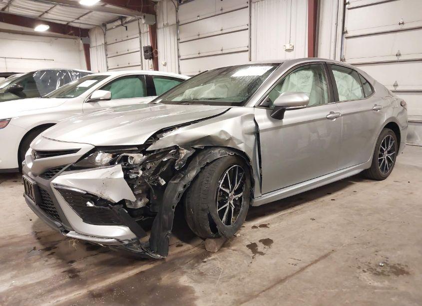 Photo 2 of 2022 Toyota Camry SE (VIN 4T1G11AK7NU702930)