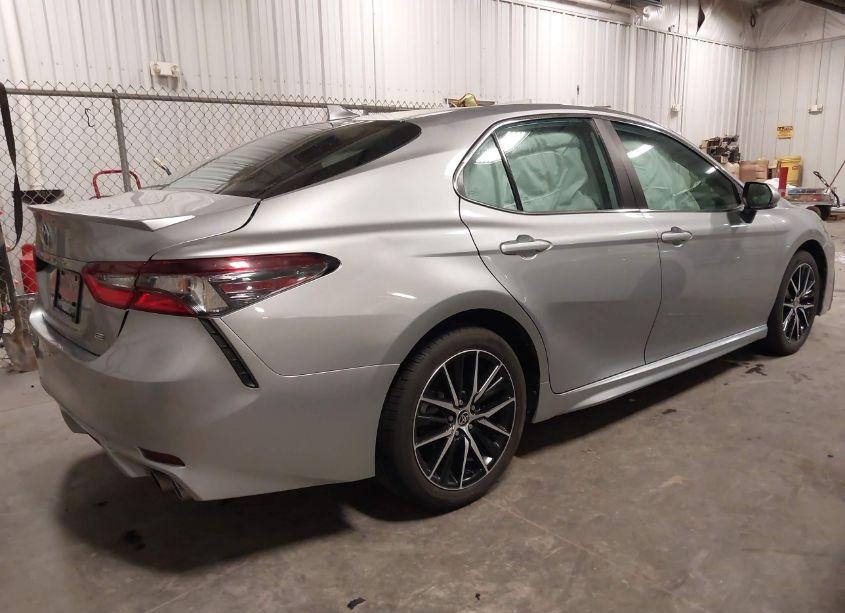 Photo 4 of 2022 Toyota Camry SE (VIN 4T1G11AK7NU702930)