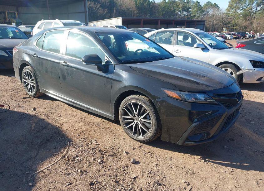 2022 Toyota Camry SE (VIN 4T1G11AK7NU715094) main photo