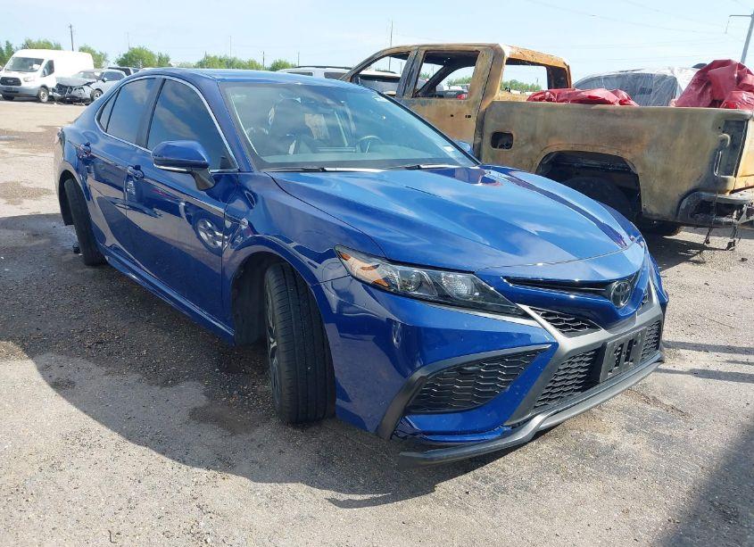 2023 Toyota Camry SE (VIN 4T1G11AK7PU173093) main photo