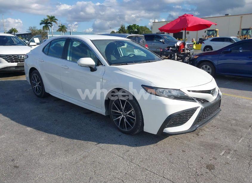 2023 Toyota Camry SE (VIN 4T1G11AK7PU737387) main photo