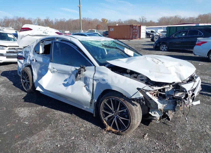 2024 Toyota Camry SE (VIN 4T1G11AK7RU216494) main photo