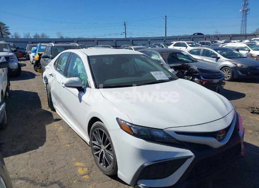 2024 Toyota Camry SE (VIN 4T1G11AK7RU860366) main photo