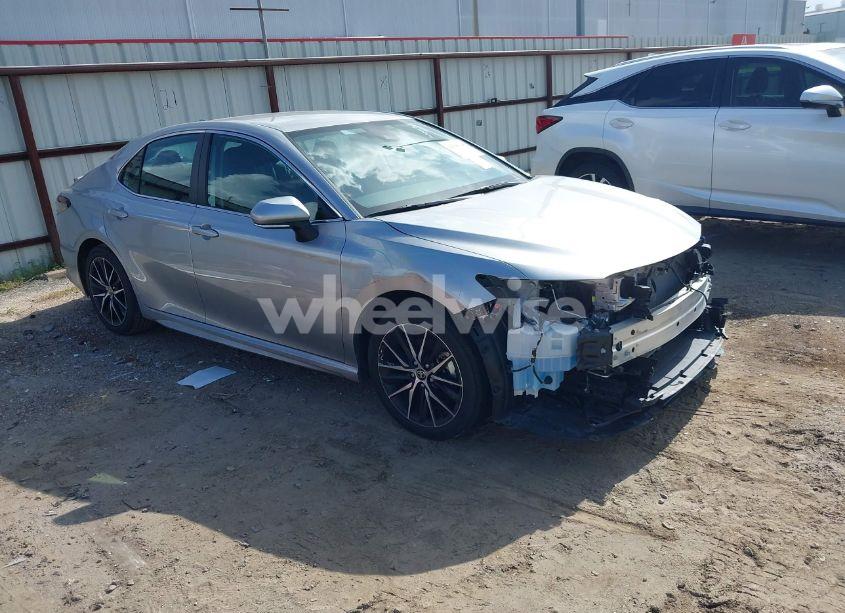 2024 Toyota Camry SE (VIN 4T1G11AK7RU912501) main photo