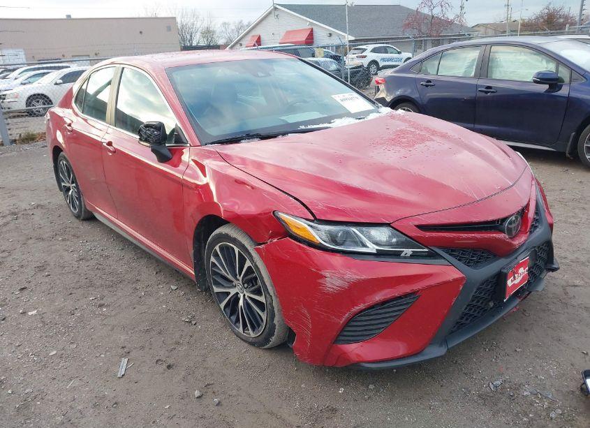 2020 Toyota Camry SE (VIN 4T1G11AK8LU300654) main photo