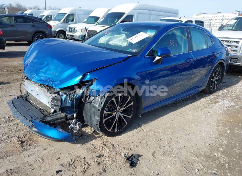 Photo 2 of 2020 Toyota Camry SE (VIN 4T1G11AK8LU304591)