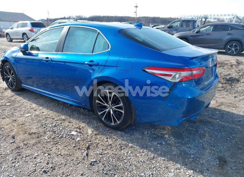 Photo 3 of 2020 Toyota Camry SE (VIN 4T1G11AK8LU304591)