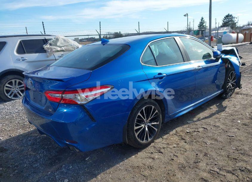 Photo 4 of 2020 Toyota Camry SE (VIN 4T1G11AK8LU304591)