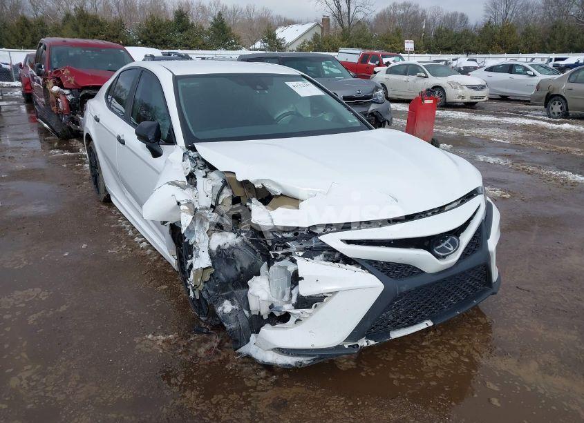 2020 Toyota Camry SE NIGHTSHADE EDITION (VIN 4T1G11AK8LU307412) main photo