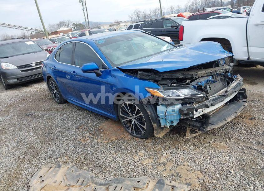 2020 Toyota Camry SE (VIN 4T1G11AK8LU323903) main photo