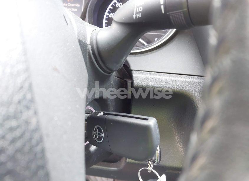 Photo 11 of 2020 Toyota Camry SE (VIN 4T1G11AK8LU323903)