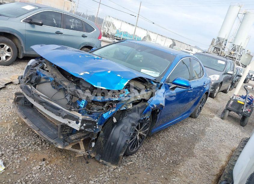 Photo 2 of 2020 Toyota Camry SE (VIN 4T1G11AK8LU323903)