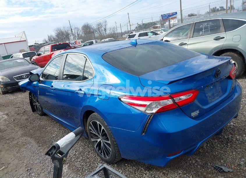 Photo 3 of 2020 Toyota Camry SE (VIN 4T1G11AK8LU323903)