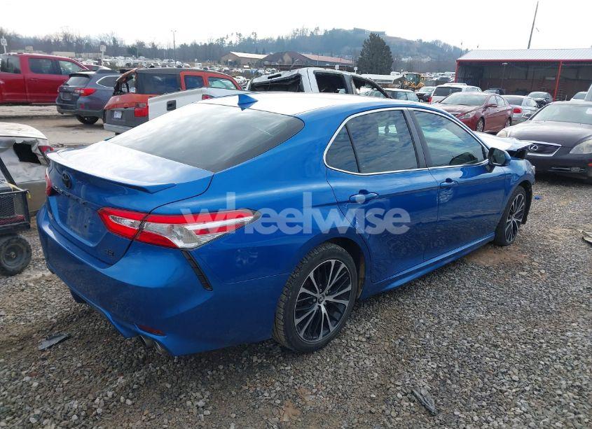 Photo 4 of 2020 Toyota Camry SE (VIN 4T1G11AK8LU323903)