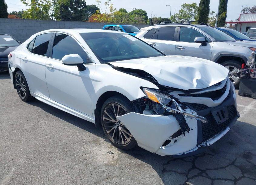 2020 Toyota Camry SE (VIN 4T1G11AK8LU335159) main photo