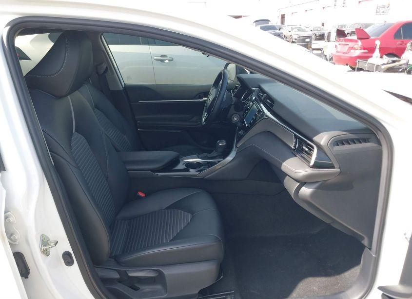 Photo 5 of 2020 Toyota Camry SE (VIN 4T1G11AK8LU335159)