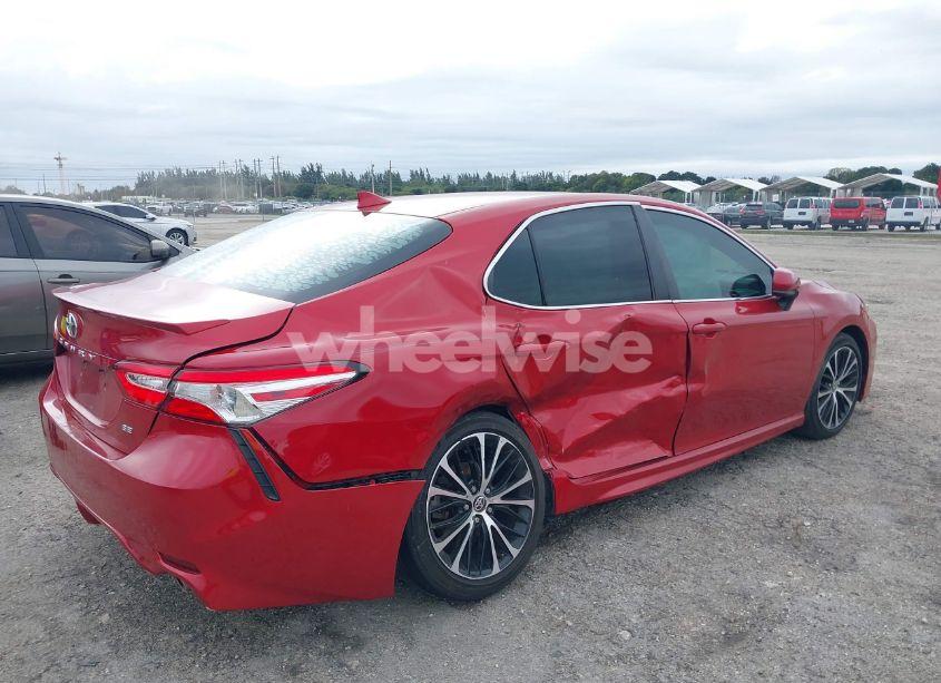 Photo 6 of 2020 Toyota Camry SE (VIN 4T1G11AK8LU367013)