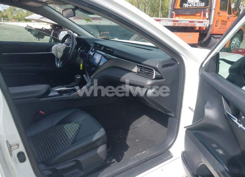 Photo 5 of 2020 Toyota Camry SE NIGHTSHADE EDITION (VIN 4T1G11AK8LU372177)