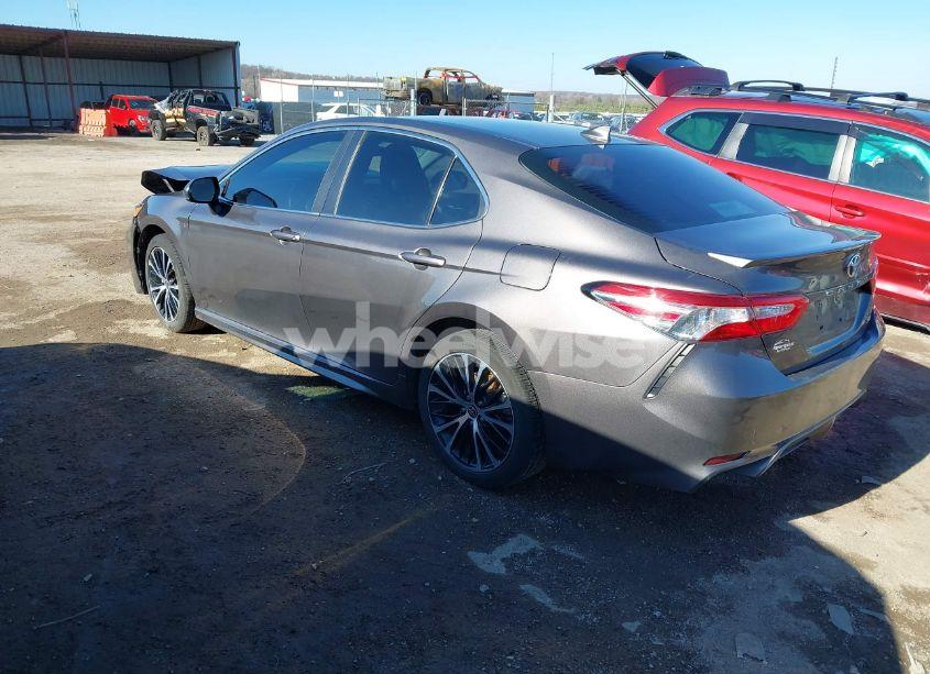 Photo 3 of 2020 Toyota Camry SE (VIN 4T1G11AK8LU375189)