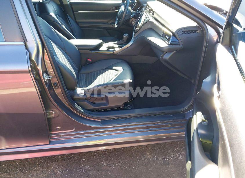 Photo 5 of 2020 Toyota Camry SE (VIN 4T1G11AK8LU375189)