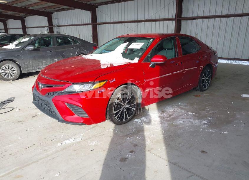 Photo 2 of 2020 Toyota Camry SE (VIN 4T1G11AK8LU390307)