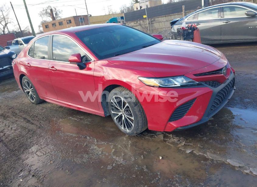 2020 Toyota Camry SE (VIN 4T1G11AK8LU400818) main photo