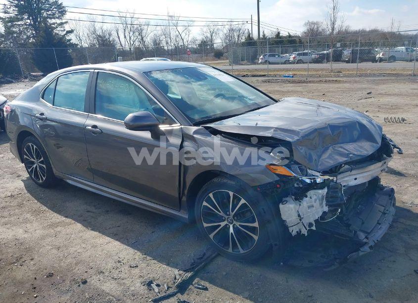 2020 Toyota Camry SE (VIN 4T1G11AK8LU883551) main photo