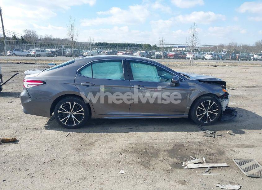 Photo 13 of 2020 Toyota Camry SE (VIN 4T1G11AK8LU883551)