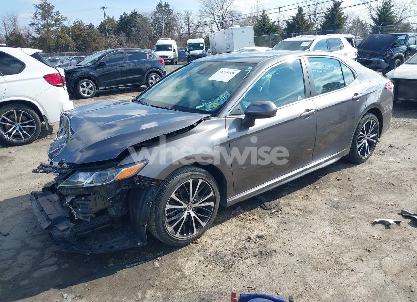 Photo 2 of 2020 Toyota Camry SE (VIN 4T1G11AK8LU883551)
