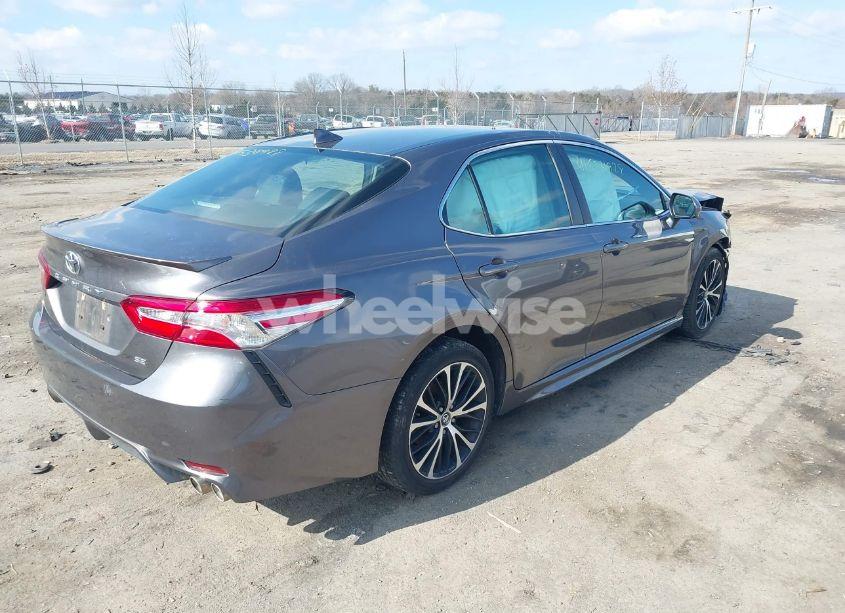 Photo 4 of 2020 Toyota Camry SE (VIN 4T1G11AK8LU883551)