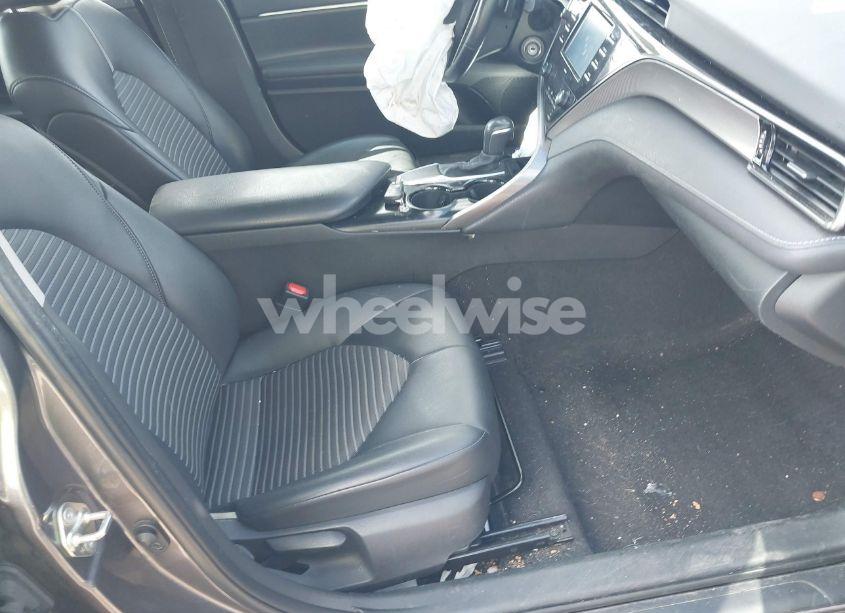 Photo 5 of 2020 Toyota Camry SE (VIN 4T1G11AK8LU883551)