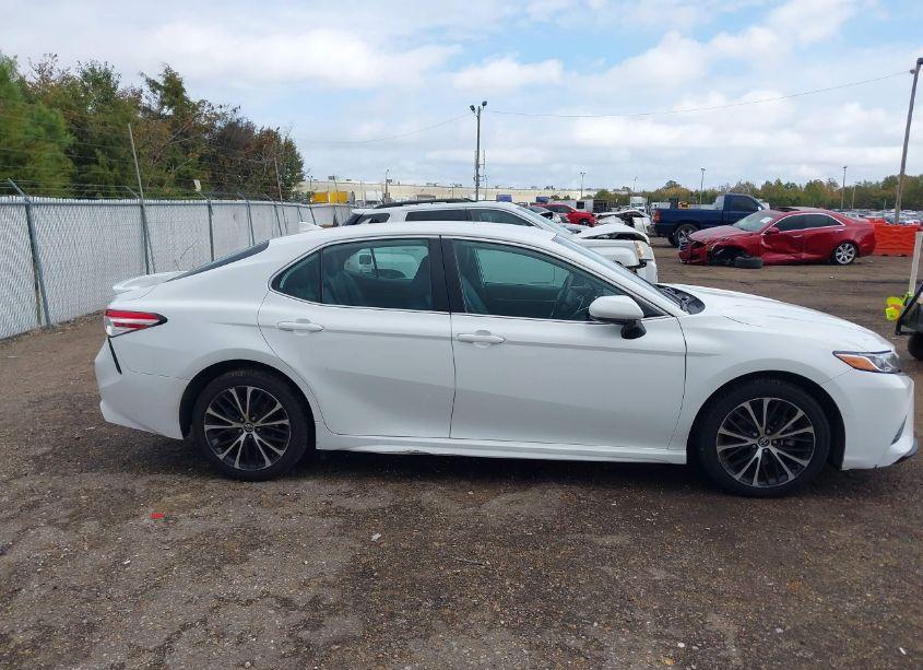 Photo 13 of 2020 Toyota Camry SE (VIN 4T1G11AK8LU884487)