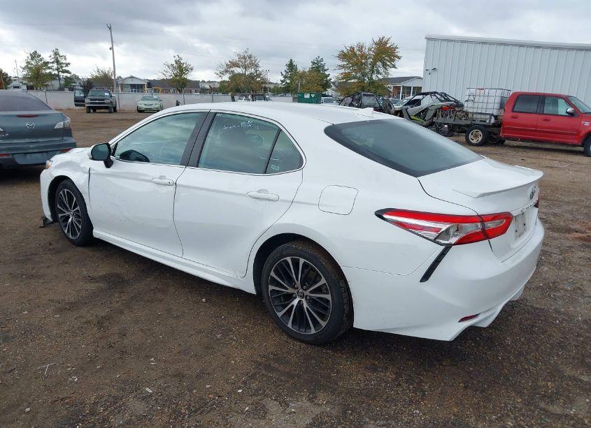 Photo 3 of 2020 Toyota Camry SE (VIN 4T1G11AK8LU884487)