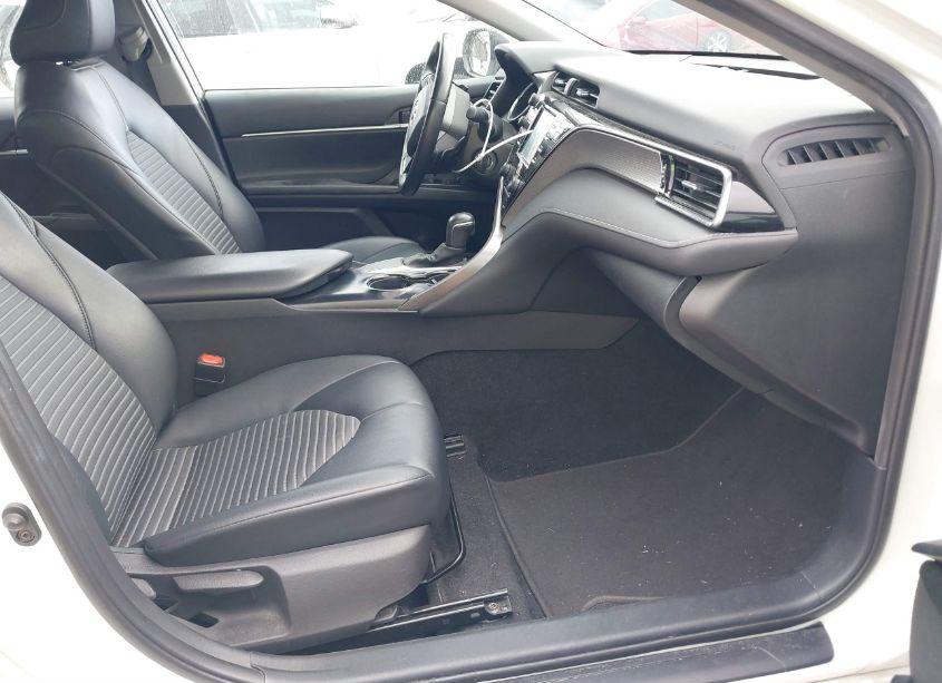 Photo 5 of 2020 Toyota Camry SE (VIN 4T1G11AK8LU884487)