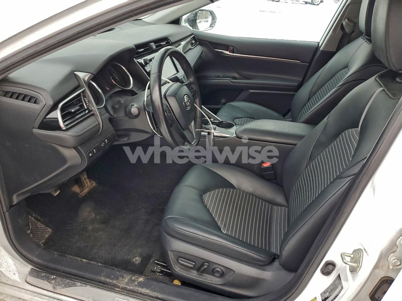 Photo 7 of 2020 TOYOTA CAMRY SE (VIN 4T1G11AK8LU888877)