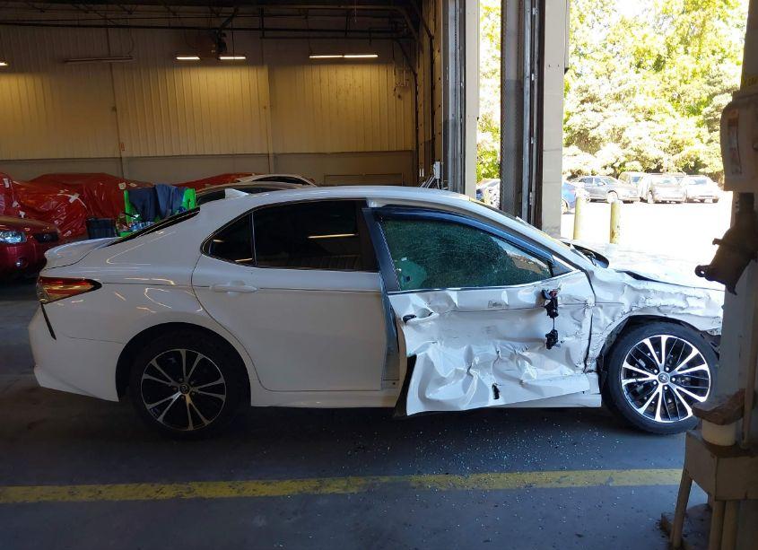 Photo 13 of 2020 Toyota Camry SE (VIN 4T1G11AK8LU894677)