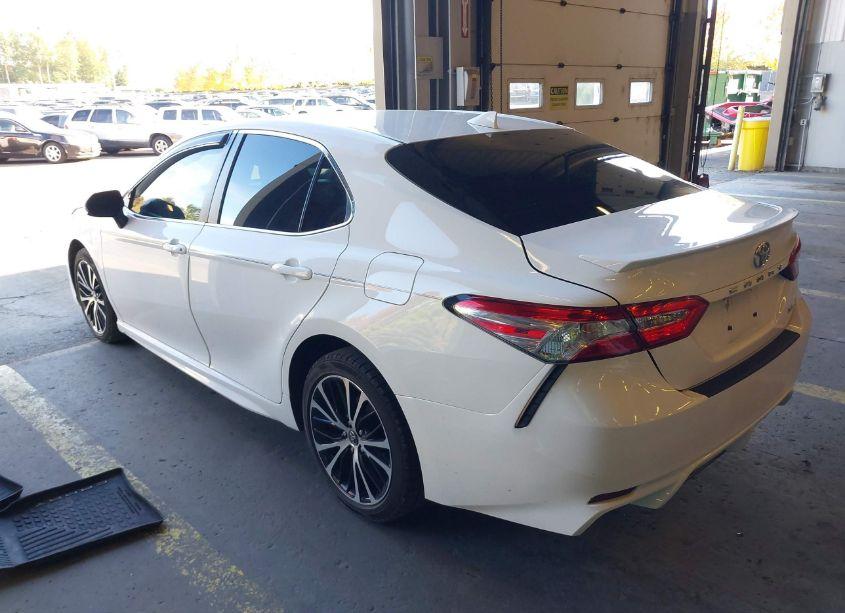 Photo 3 of 2020 Toyota Camry SE (VIN 4T1G11AK8LU894677)