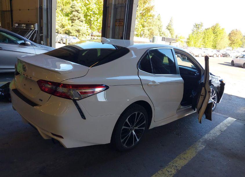 Photo 4 of 2020 Toyota Camry SE (VIN 4T1G11AK8LU894677)