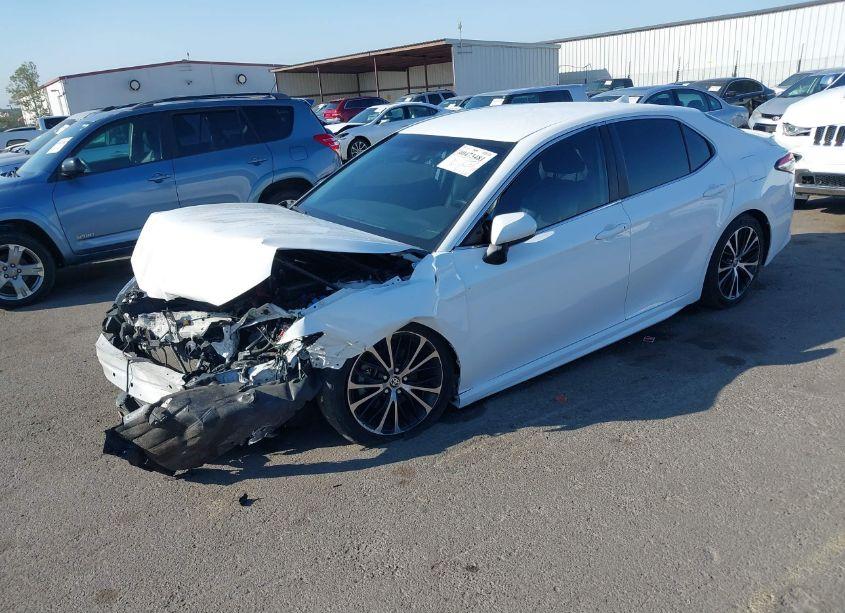 Photo 2 of 2020 Toyota Camry SE (VIN 4T1G11AK8LU955350)