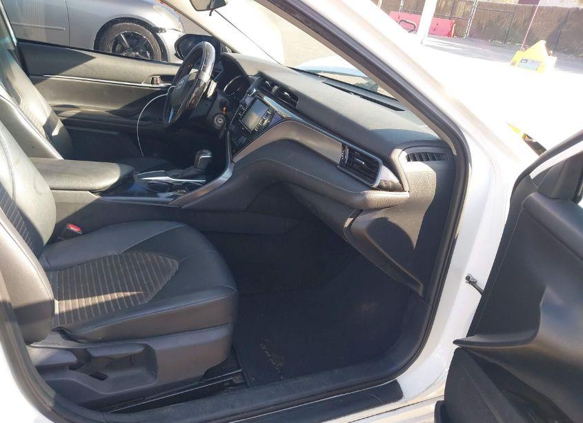 Photo 5 of 2020 Toyota Camry SE (VIN 4T1G11AK8LU955350)