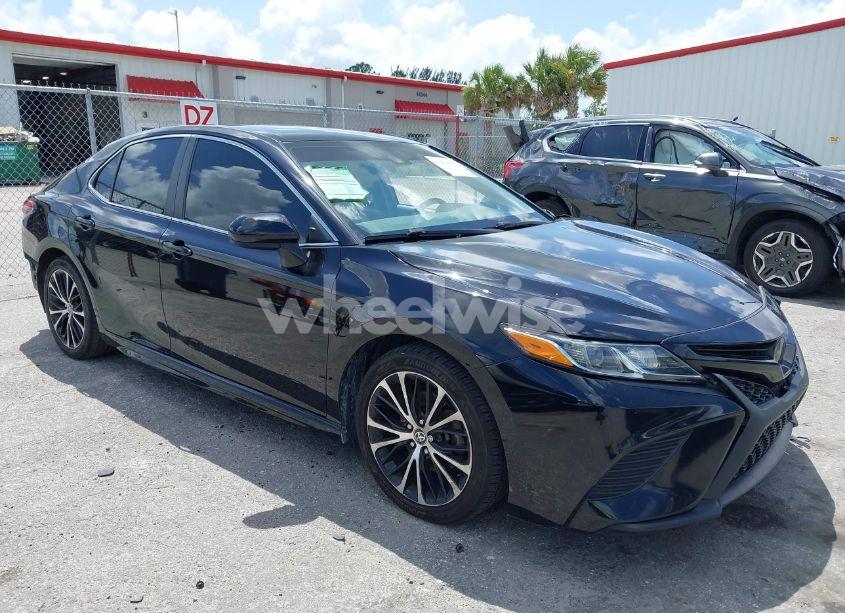 2020 Toyota Camry SE (VIN 4T1G11AK8LU961567) main photo