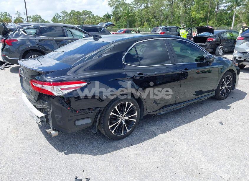 Photo 4 of 2020 Toyota Camry SE (VIN 4T1G11AK8LU961567)