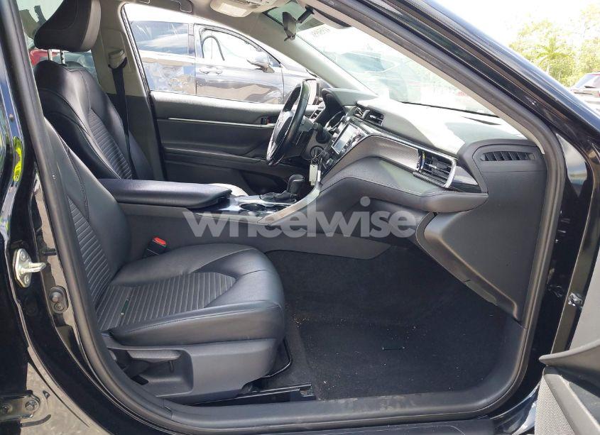 Photo 5 of 2020 Toyota Camry SE (VIN 4T1G11AK8LU961567)