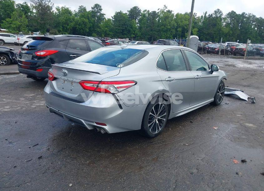 Photo 4 of 2020 Toyota Camry SE (VIN 4T1G11AK8LU964551)