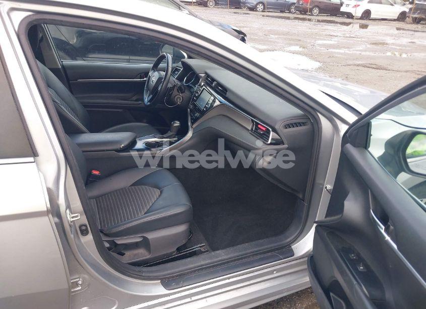 Photo 5 of 2020 Toyota Camry SE (VIN 4T1G11AK8LU964551)